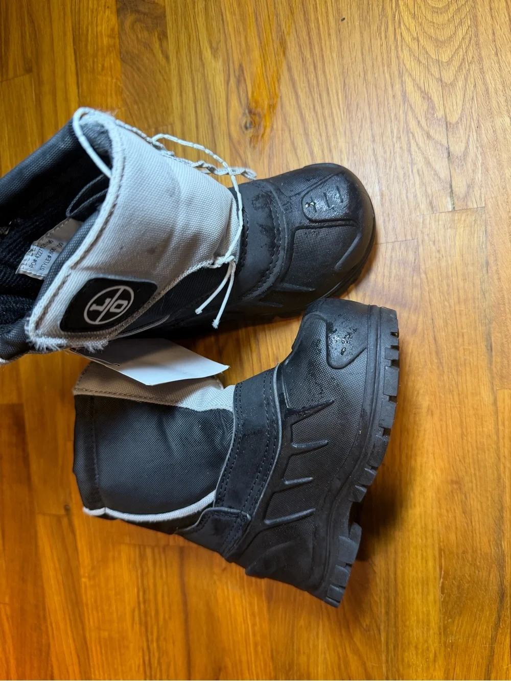 Kids Winter Boots with removable inserts - Black and Light Gray, size 8 (046)